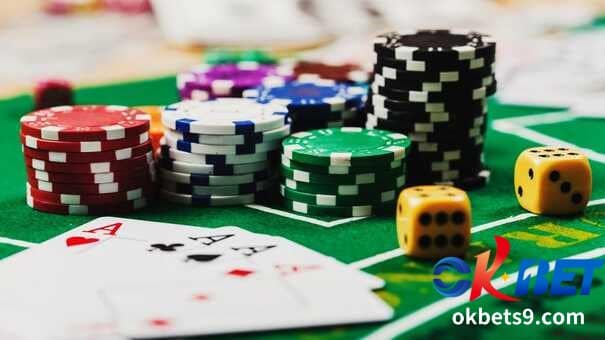 Mayroong ilang mga benepisyo ng paglalaro online sa OKBET Casino Philippines kumpara sa tradisyonal na mga laro sa casino.
